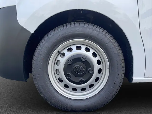 Toyota ProAce Worker 1.5 D-4D Live Long 2023 Diesel 15