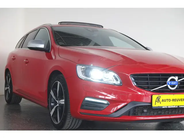 Volvo V60 2.0 T4 R-Design 2018 Benzine 22