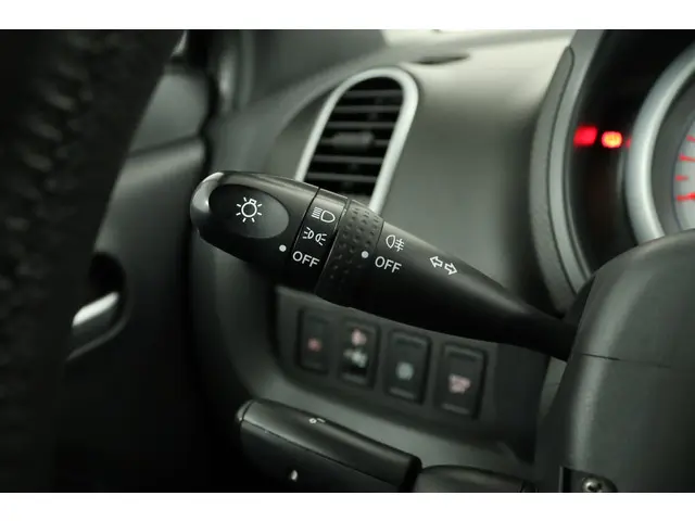 Suzuki Splash 1.0 VVT Exclusive EASSS 2012 Benzine 28