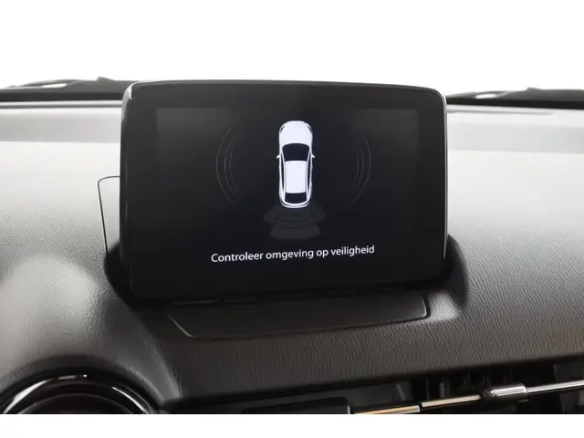 Mazda 2 1.5 90pk Sports-line 2017 Benzine 19