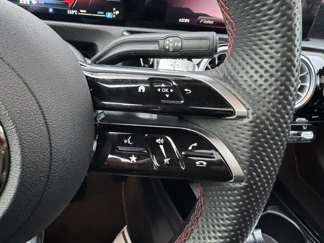 Mercedes-Benz A-Klasse 200 AMG Line 2024 Benzine 16