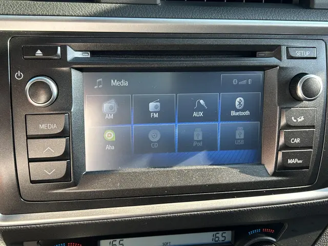 Toyota Auris 1.8 Hybrid Executive 2015 Hybride Benzine 12