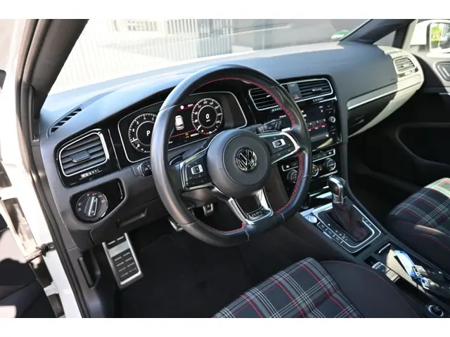 Volkswagen Golf 2.0 TSI GTI Perf. 2018 Benzine 16