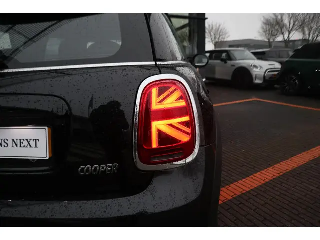 MINI 3-Deurs Cooper 2024 Benzine 18