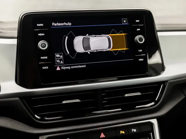 Volkswagen T-Roc 1.5 TSI Life Sport 2023 Benzine 26