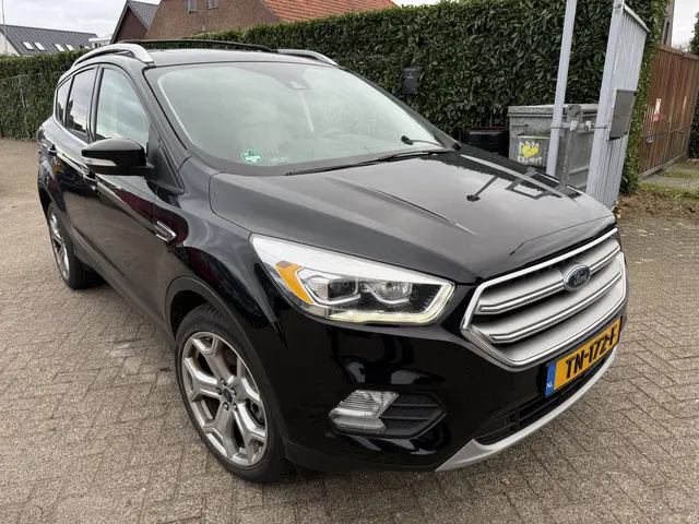 Ford Escape 2.0 AUT titanium 244 PK 2017 Benzine 2