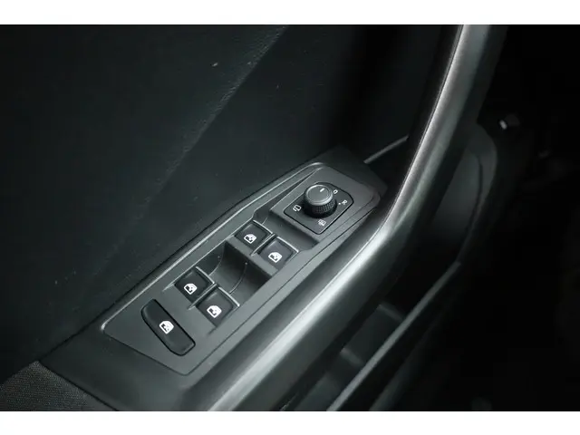 Volkswagen T-Roc 1.5 TSI Sport 2020 Benzine 8