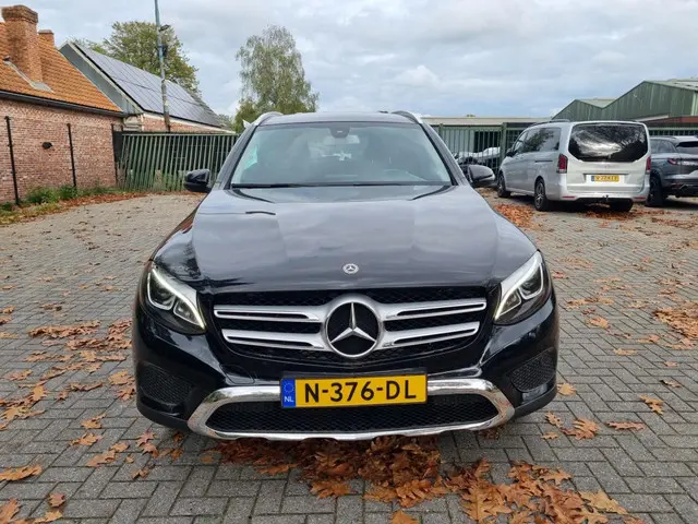 Mercedes-Benz GLC 250 4MATIC Premium 2018 Benzine 8