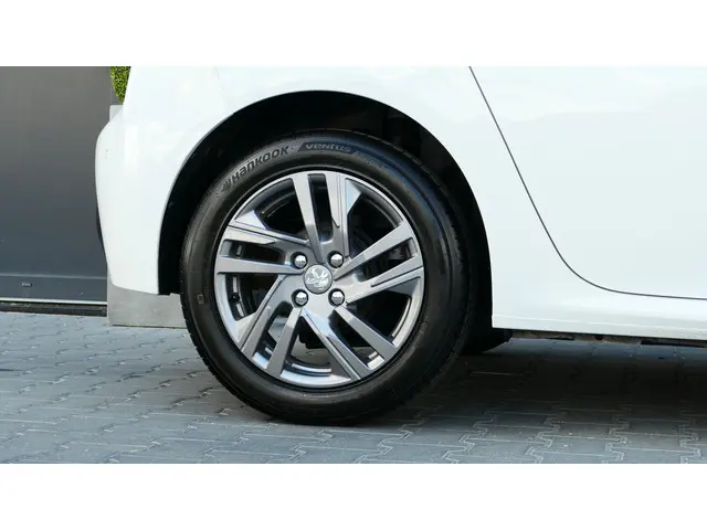 Peugeot 208 1.2 PureTech Blue Lease Active 2022 Benzine 6