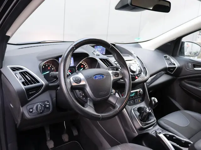 Ford Kuga 1.6 Titanium navi LM org NL 2014 Benzine 13