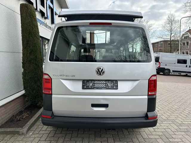 Volkswagen Transporter Kombi 2.0 TDI L2H2 2018 Diesel 6