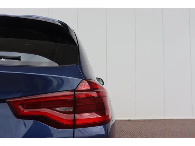 BMW X3 xDrive20i High Executive 2019 Benzine 8