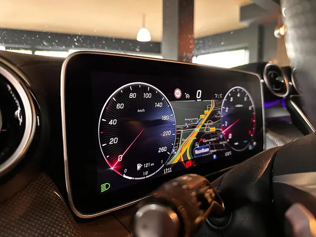 Mercedes-Benz GLC 200 4MATIC AMG Line 2023 Benzine 9