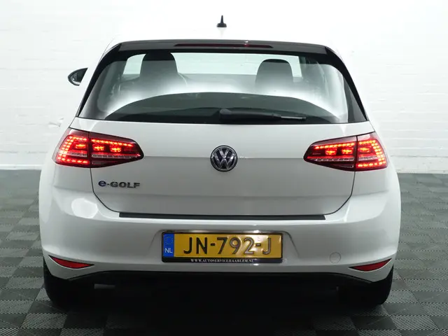 Volkswagen e-Golf 3