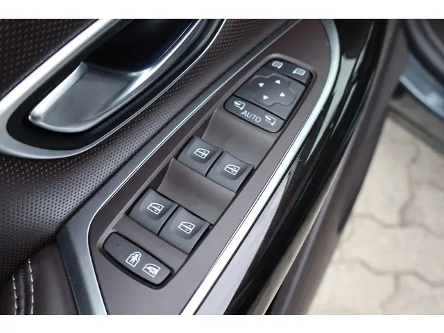 Renault Espace 1.8 TCe Initiale Paris 7p. 2019 Benzine 28