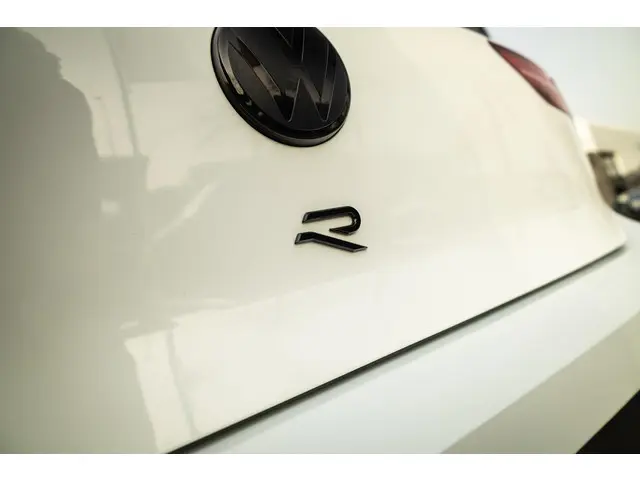 Volkswagen Golf 2.0 TSI R 4Motion 2021 Benzine 43