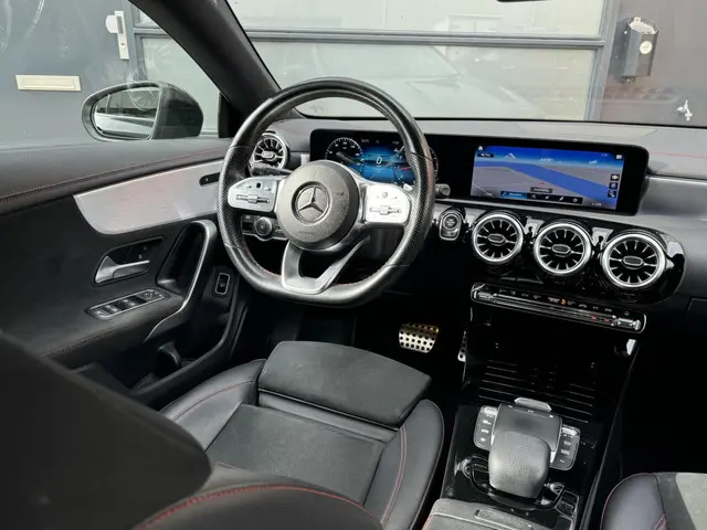 Mercedes-Benz CLA 180 AMG Sfeer / Camera 2021 Benzine 12