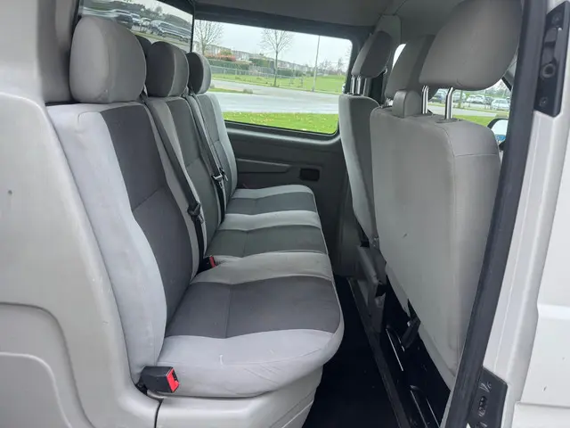 Volkswagen Transporter 2.0 TDI DC L1H2 2014 Diesel 13