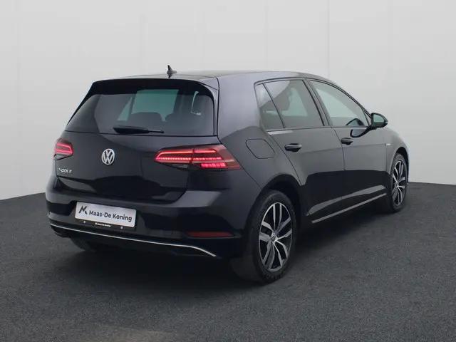 Volkswagen e-Golf 2