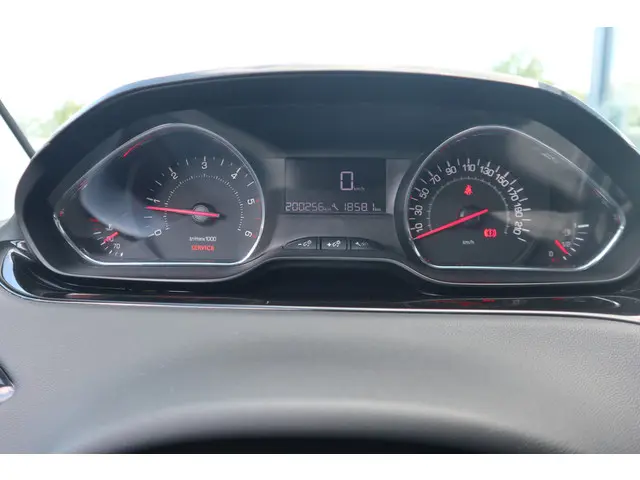 Peugeot 208 1.6 e-HDi Active 2012 Diesel 19