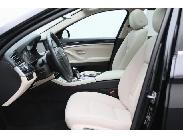 BMW 5 Serie Touring 535i Luxury Edition 2016 Benzine 12