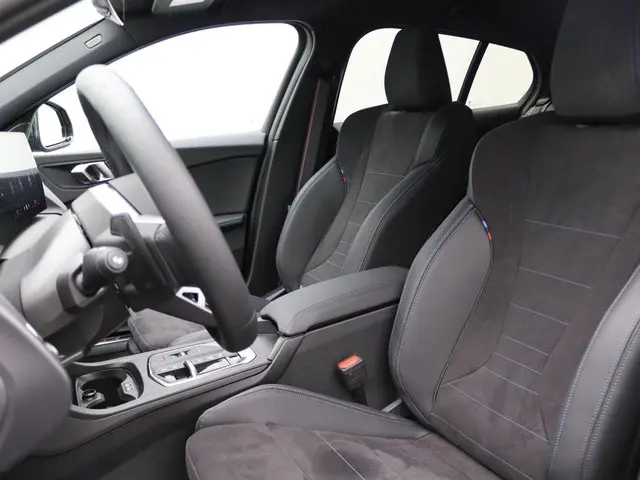 BMW 1 Serie 120 2025 Benzine 21