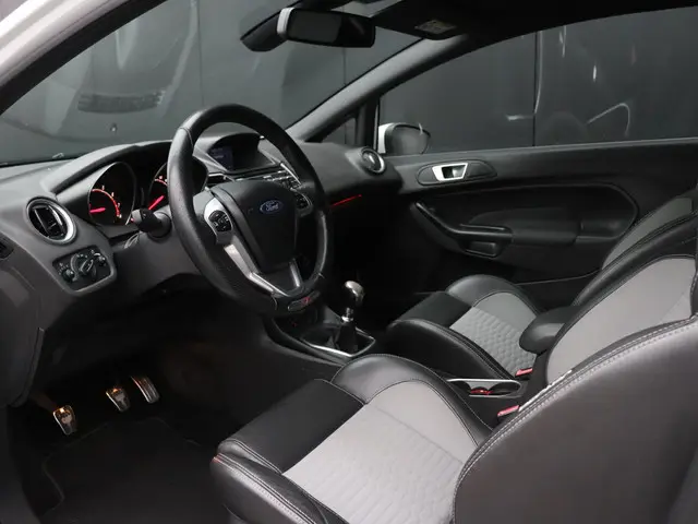 Ford Fiesta 1.6 ST2 2014 Benzine 9
