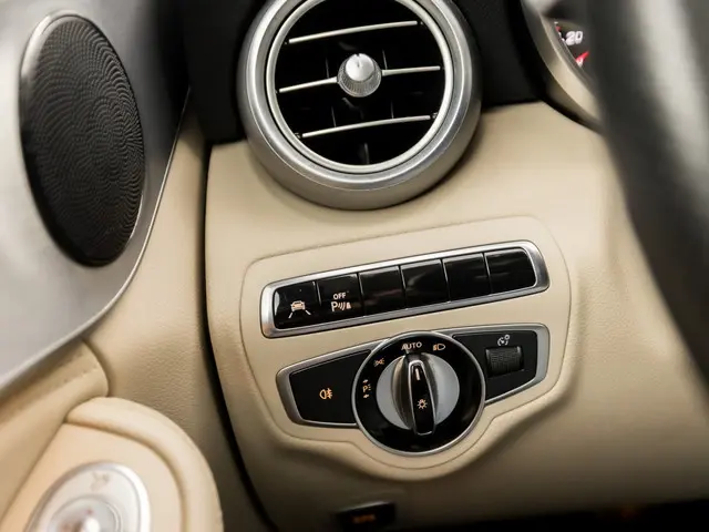 Mercedes-Benz C-Klasse 180 AMG Edition 1 2015 Benzine 22