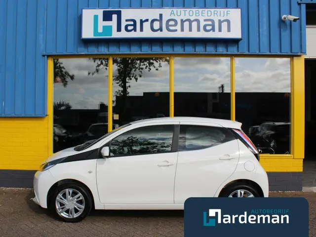 Toyota Aygo 1.0 VVT-i x-play Automaat Camera 2017 Benzine 4