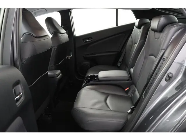Toyota Prius 1.8 Plug-in Executive 2019 Hybride Benzine 18