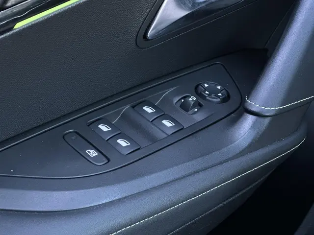 Peugeot e-2008 EV GT 50 kWh 2021 Elektrisch 29