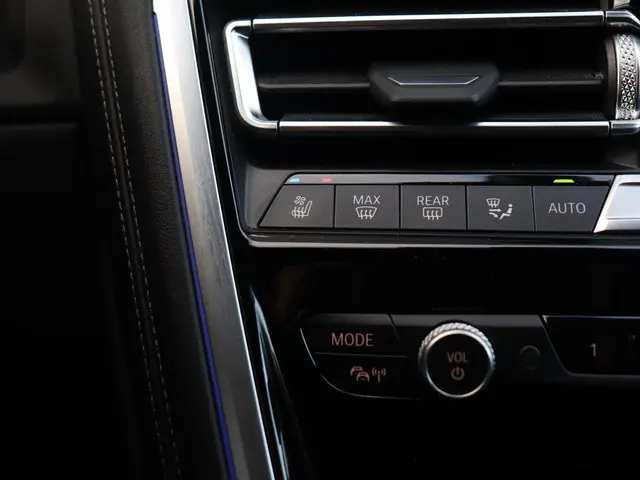 BMW 8 Serie Cabrio 840i 2023 Benzine 25