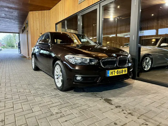 BMW 1 Serie 118i Bruin Metallic, automaat 2015 Benzine 3