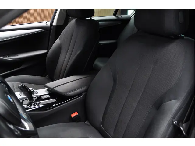 BMW 5 Serie 530i 2018 Benzine 10