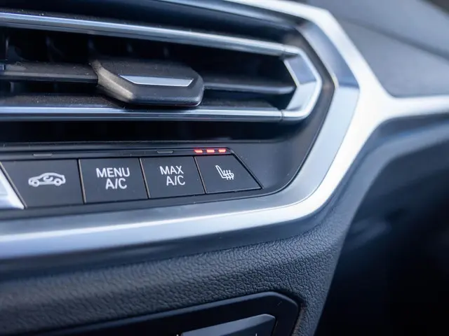 BMW 3 Serie Touring 330e 2021 Hybride Benzine 28