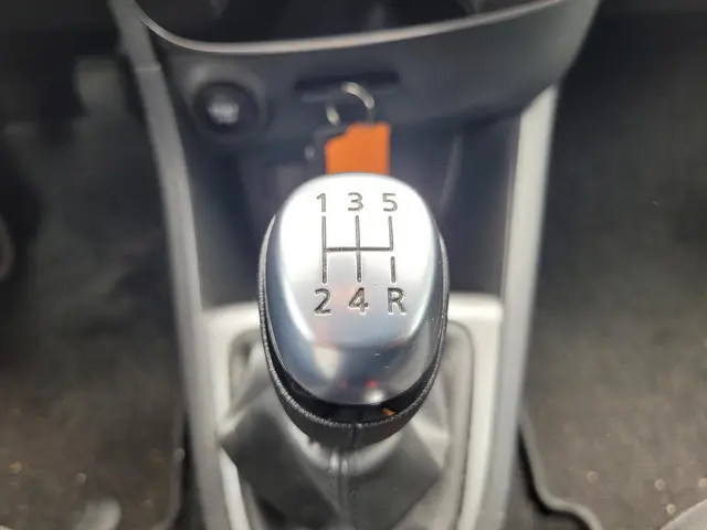 Renault Clio 0.9 TCe Limited 2018 Benzine 25