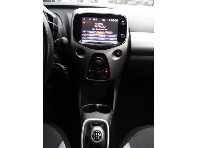 Toyota Aygo 1.0 VVT-i x-play 2015 Benzine 13