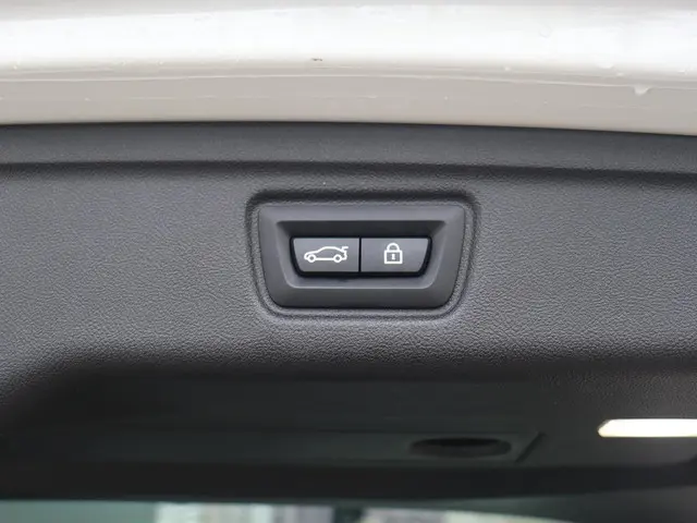 BMW 3 Serie Touring 320i 2021 Benzine 13