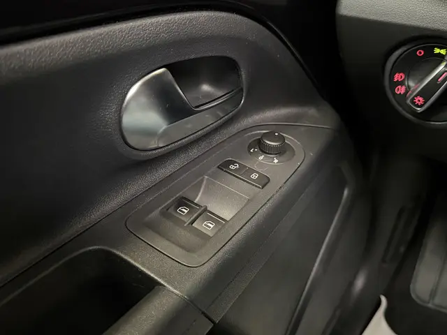 Volkswagen up! 1.0 high up! Colour UP 2016 Benzine 18