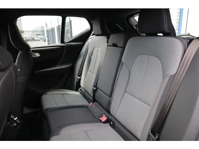 Volvo XC40 2.0 B4 Momentum Business 2022 Benzine 26