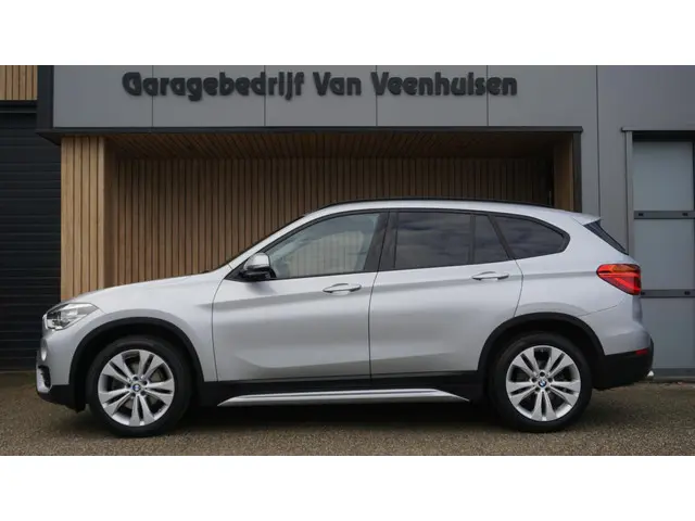 BMW X1 sDrive18i 140pk High Executive 2019 Benzine 2