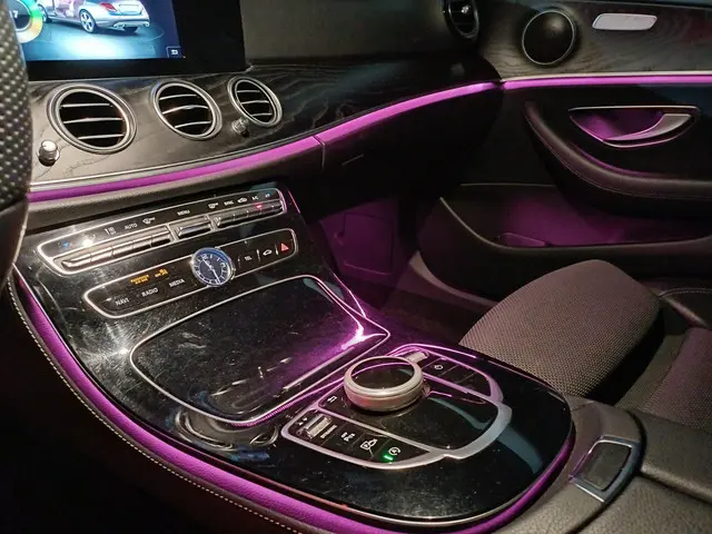 Mercedes-Benz E-Klasse 200 Premium 2017 Benzine 53