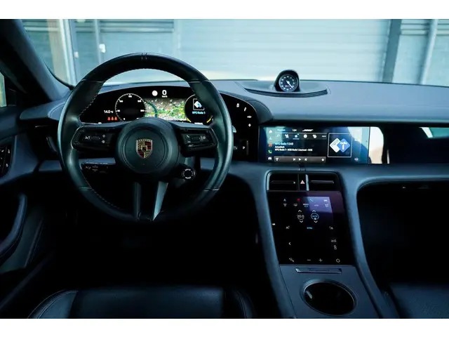 Porsche Taycan Performance 84 kWh 2021 Elektrisch 41