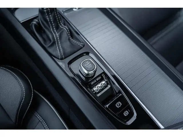 Volvo XC60 T4 Aut. R-Design 2020 Benzine 35