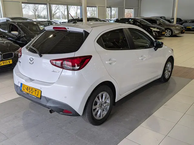 Mazda 2 1.5 Skyactiv-G GT-M 2015 Benzine 4