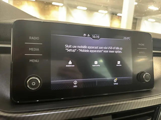 Škoda Kamiq 1.0 Tsi 110pk DSG Monte Carlo 2024 Benzine 10