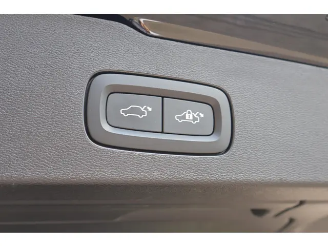 Volvo V60 T8 Recharge AWD R-Design 2022 Hybride Benzine 42