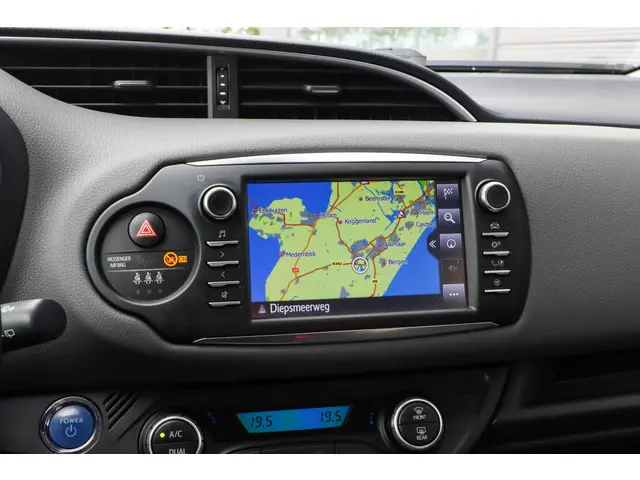 Toyota Yaris 1.5 Hybrid Dynamic 2019 Hybride Benzine 24