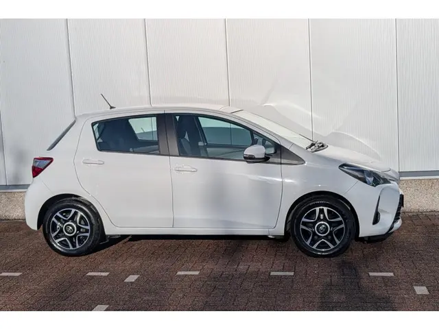 Toyota Yaris 1.5 VVT-i Design Red 2020 Benzine 2