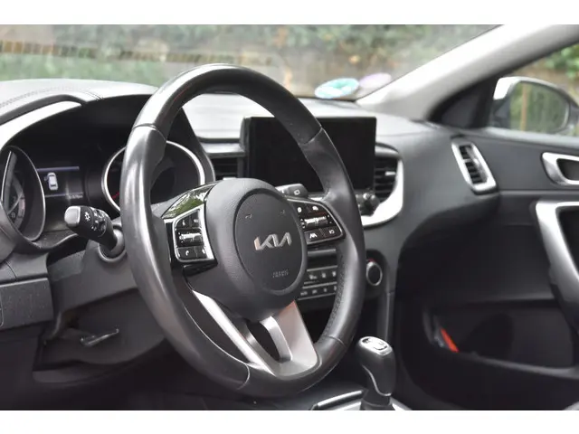 Kia Ceed 1.0 T-GDi DynamicLine 2023 Benzine 6